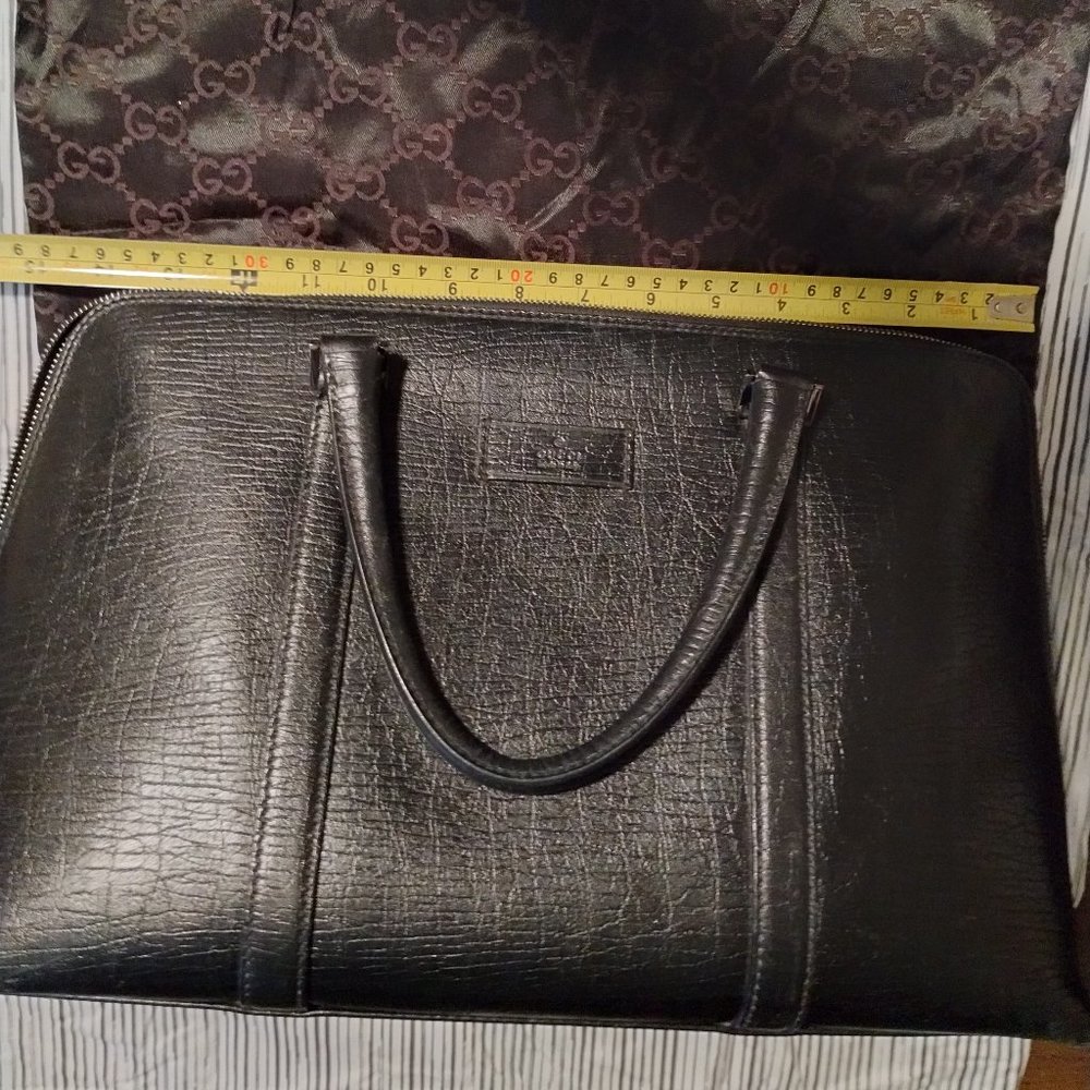 SOLD Authentic Gucci Black Leather Zipper Handbag